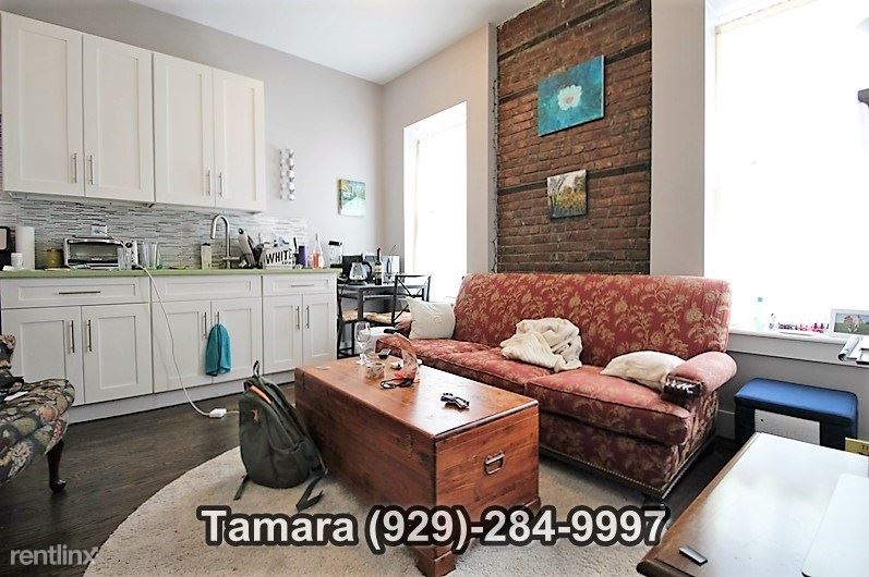 Primary Photo - 152 Meserole St