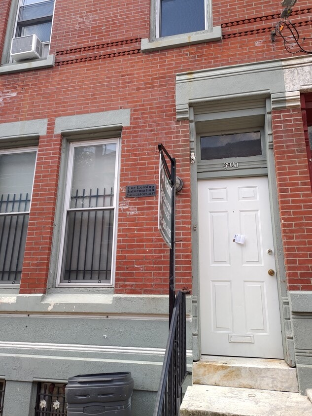 Primary Photo - 3930 Pine St