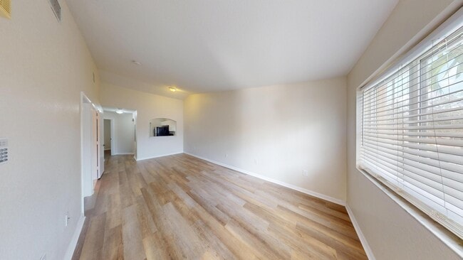 Foto del edificio - 3500 Briar Bay Blvd