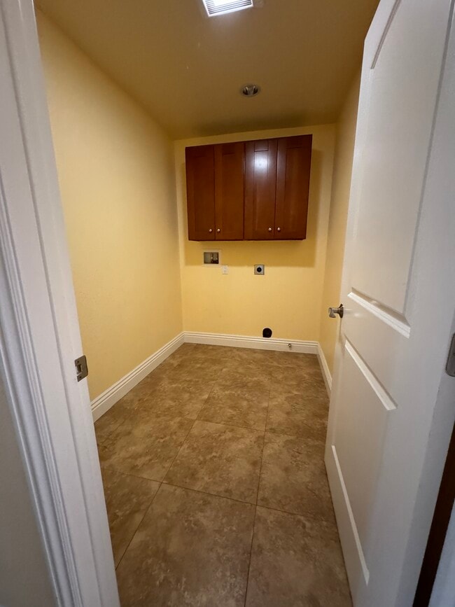 Foto del edificio - 6003 Prospect Rd