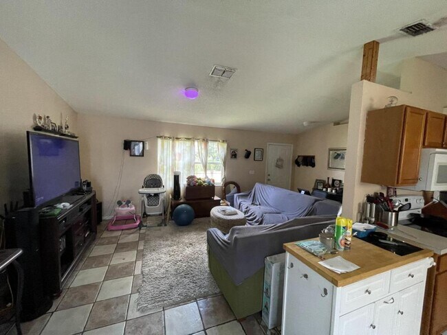 Foto del edificio - 724 Versailles Lane