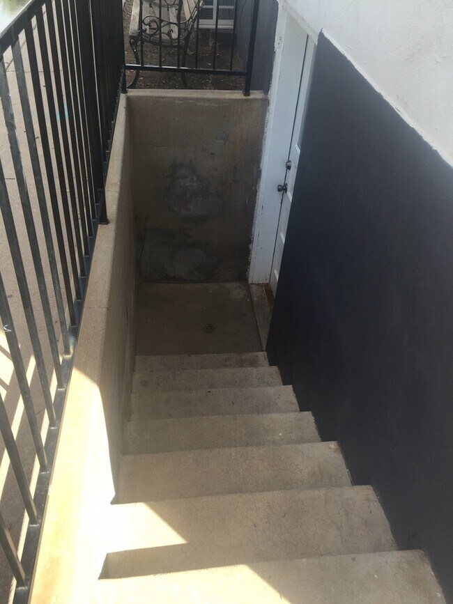 Foto del edificio - 153 W. Duplex