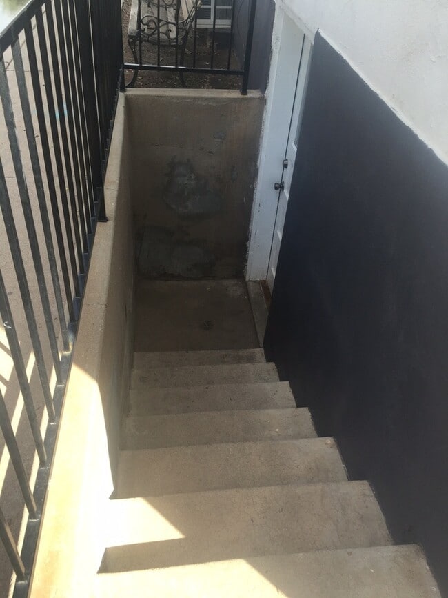 Building Photo - 153 W. Duplex