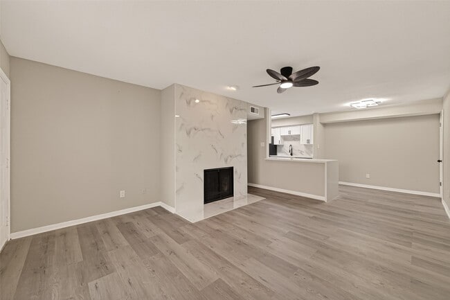 Foto del edificio - 1860 White Oak Dr