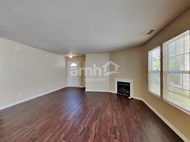 Foto del edificio - 916 Colonial Wy