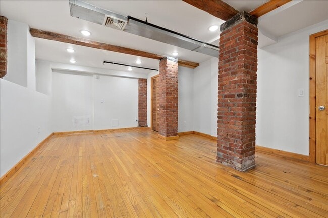 Foto del edificio - 325 Lafayette St