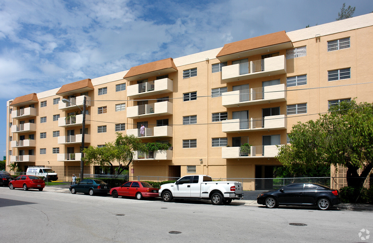 Brickell Roads - Brickell Roads Apts