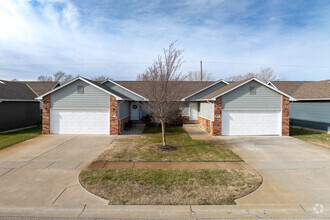 Building Photo - Lakeside Townhomes