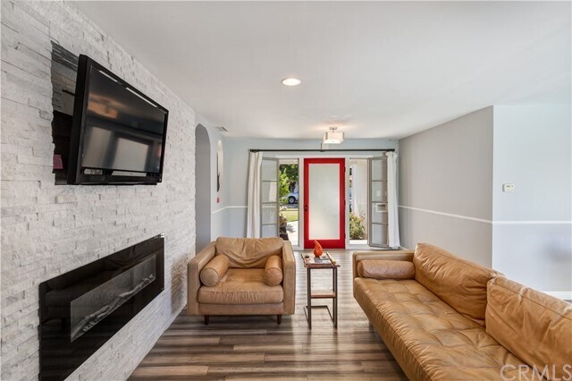 Building Photo - 2108 Kallin Ave