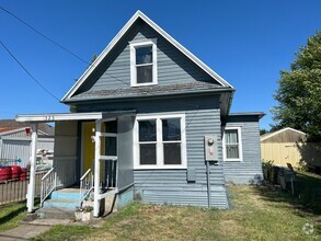 Building Photo - 323 8th St