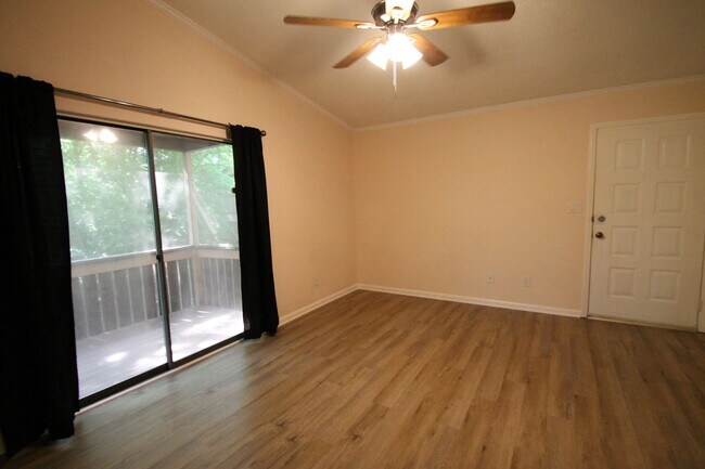 Building Photo - Exclusively Offered By Muse Realty Rentals...
