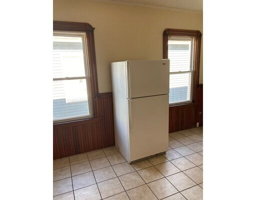 Building Photo - 200 Davis St