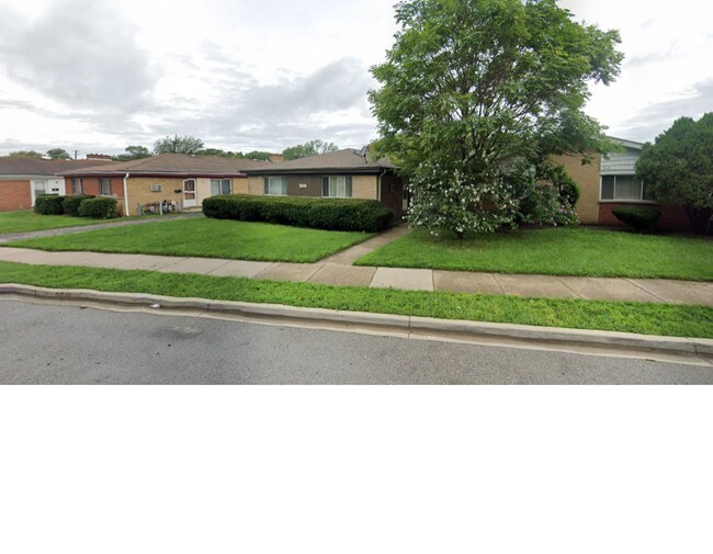 Street view - 516 W Division St