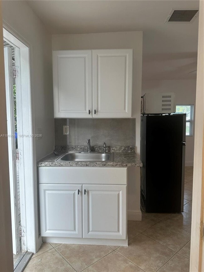 Building Photo - 2611 NE 8th Terrace