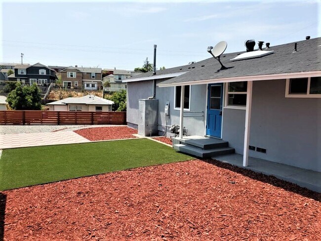 Building Photo - BERKELEY DRIVE DUPLEX