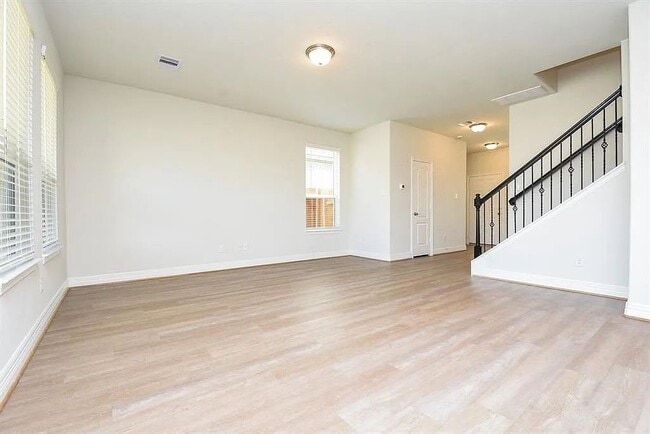 Building Photo - 27131 Grey Fox Run