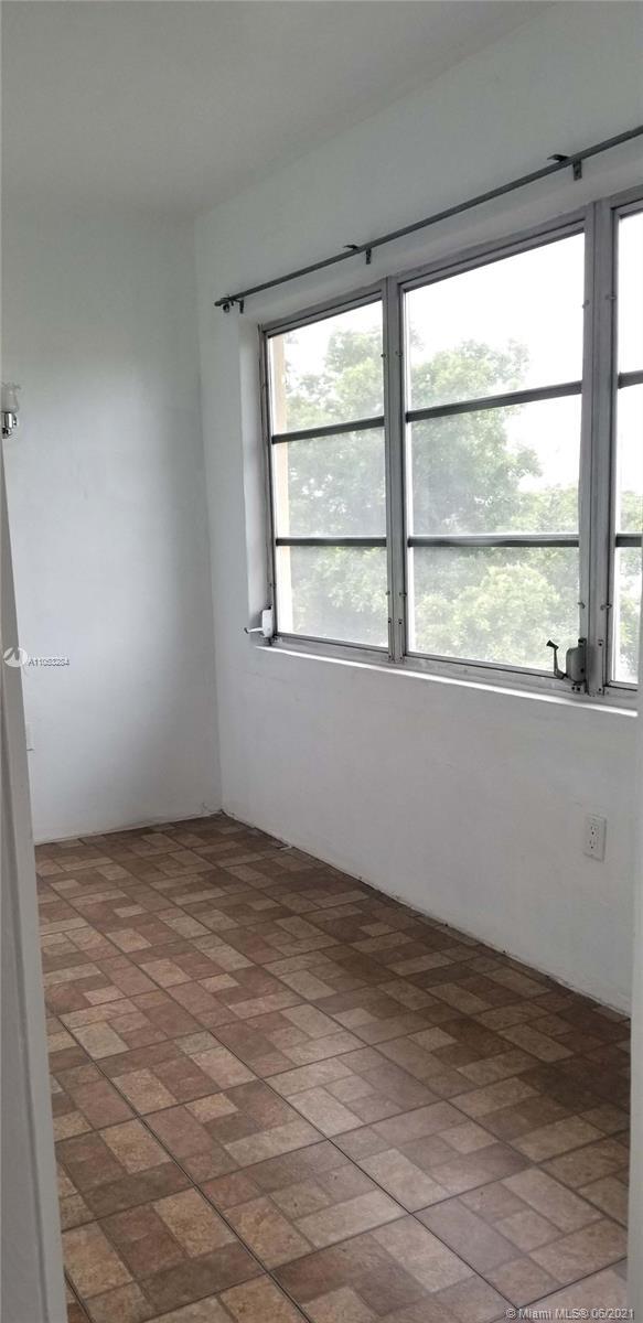 Foto del edificio - 303 NE 187th St