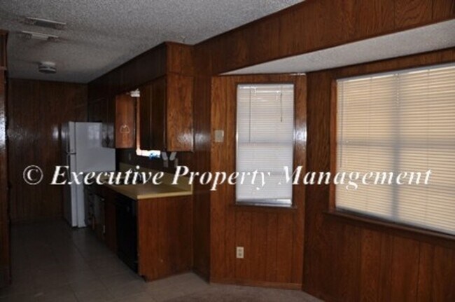 Building Photo - 1507 Little Street. Copperas Cove, TX 7652...