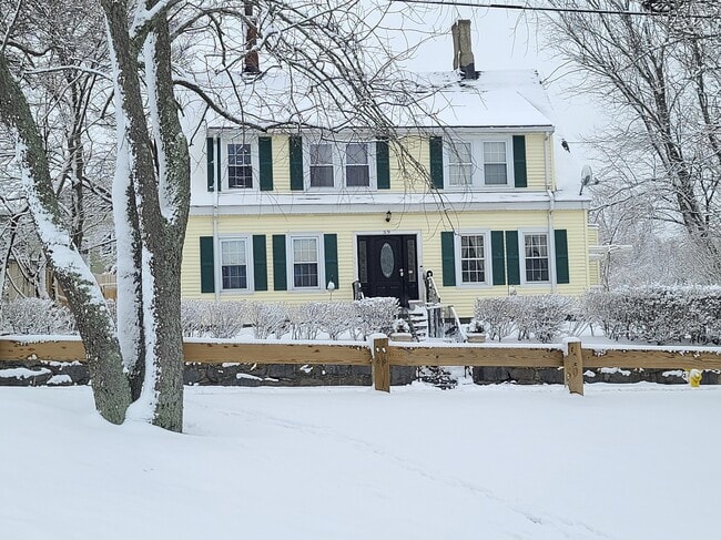 Building Photo - 59 Pond St