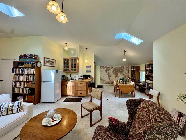 Building Photo - 333 Colebrook Dr