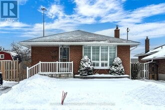 Building Photo - 1028 McCullough Dr