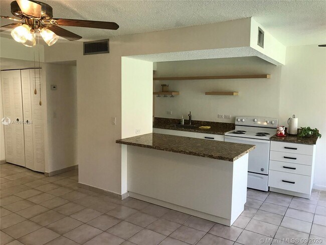 Foto del edificio - 9301 SW 4th St