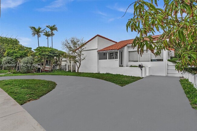Foto del edificio - 8858 Harding Ave