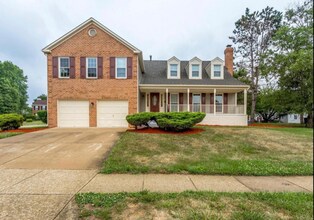 Building Photo - 1303 Fairlakes Pl