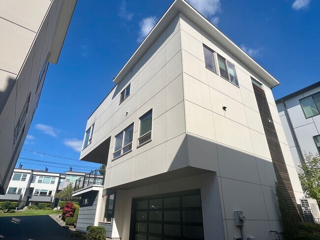 Foto del edificio - Luxury Modern Rental in Kirkland – Walk to...