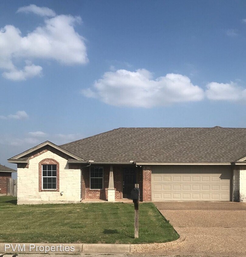 Primary Photo - 3 br, 2 bath Apartment - 3032 Beauford