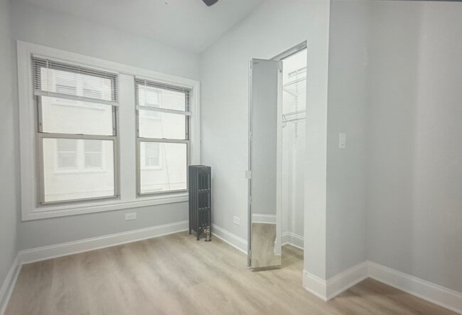 Building Photo - 1633 W Chase Ave