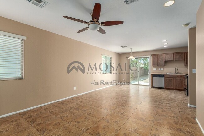 Foto del edificio - 398 E Daniella Dr