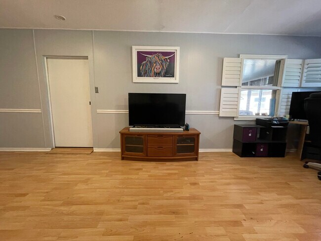 Foto del edificio - 2409 S Lois Ave