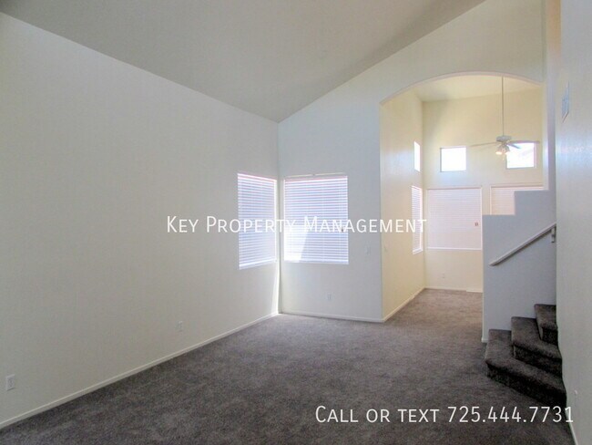 Foto del edificio - 3 BEDROOM 2 STORY IN THE NORTHWEST