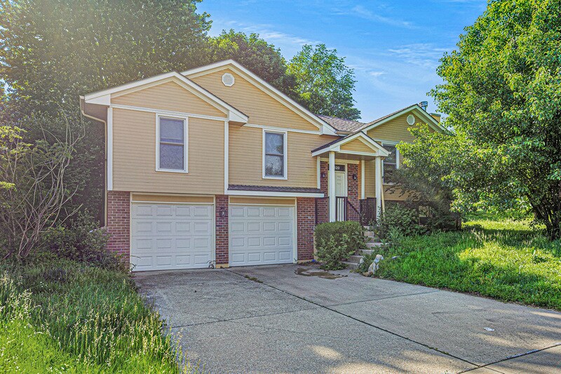 Primary Photo - 1820 NE Whitestone Dr