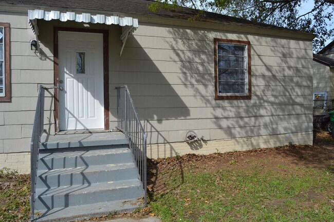 Building Photo - 6715 Moss Rose St
