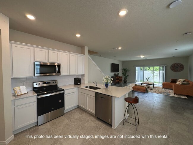 Building Photo - MOVE IN SPECIAL! 3 Bedroom, 2.5 Bath Corne...