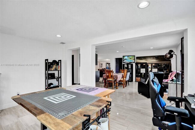Foto del edificio - 1124 NW 16th St