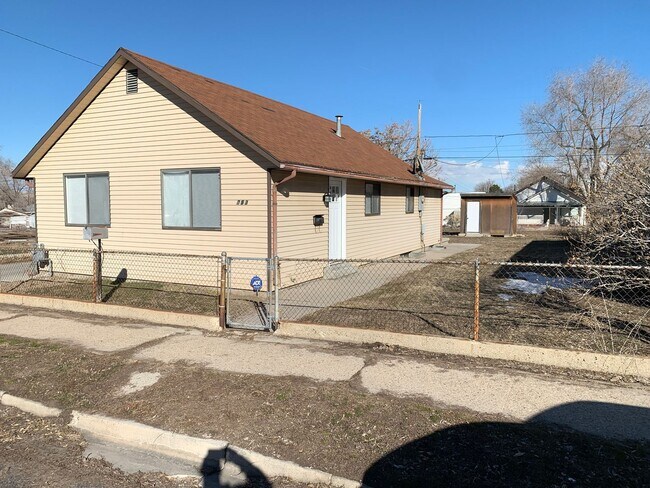 Foto del edificio - Updated 4 Bed Home with Large Yard
