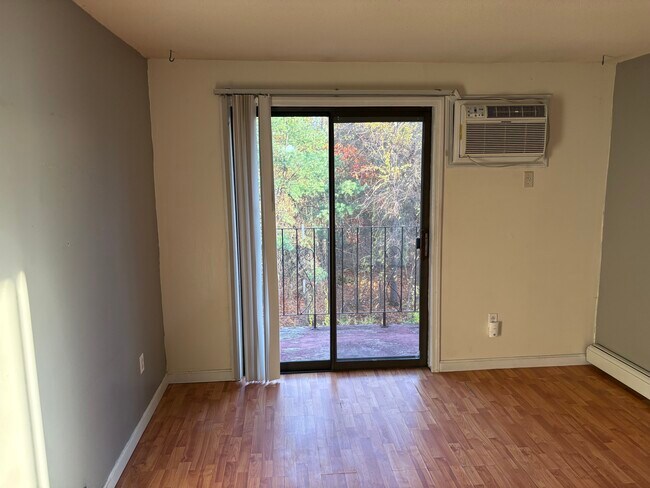 Foto del edificio - 1225 Bodwell Rd