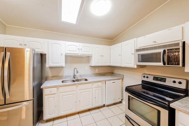 Building Photo - 616 Bellevue St