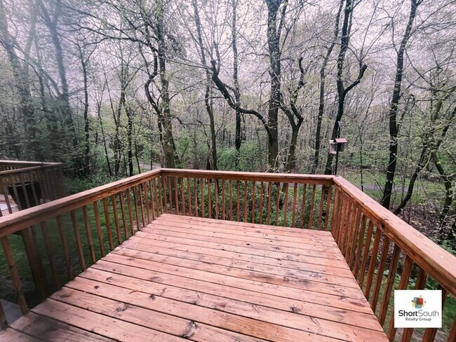 Foto del edificio - 3 Bed 3.5 Bath Executive Townhome For-Rent...