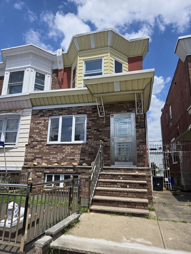 Building Photo - 911 S 54th St