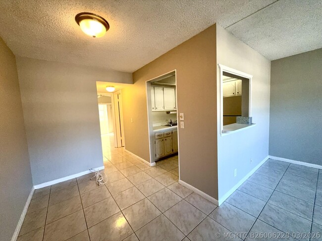 Building Photo - 166 Sussex I