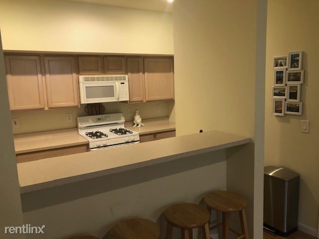 Building Photo - 2 br, 1.5 bath House - 311 Poplar St Unit 5
