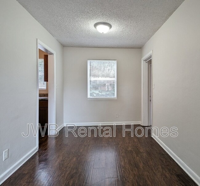 Foto del edificio - 6414 Pinelock Dr