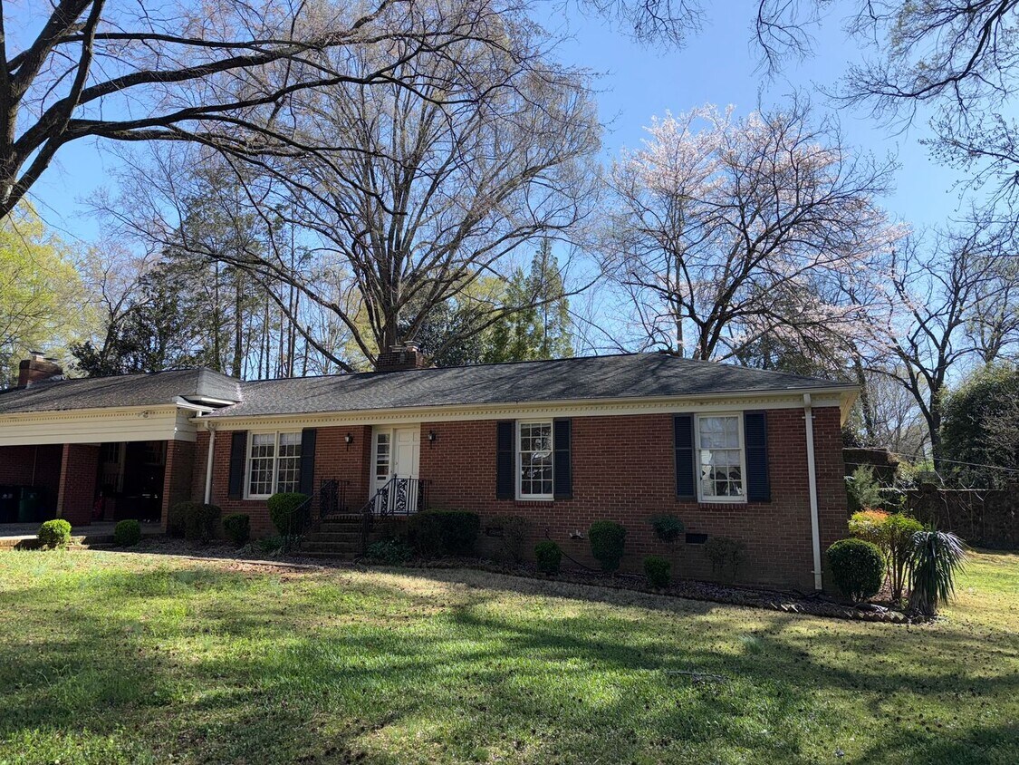 Foto principal - Myers Park 3 Bedrooms 2 Bathroom Duplex!