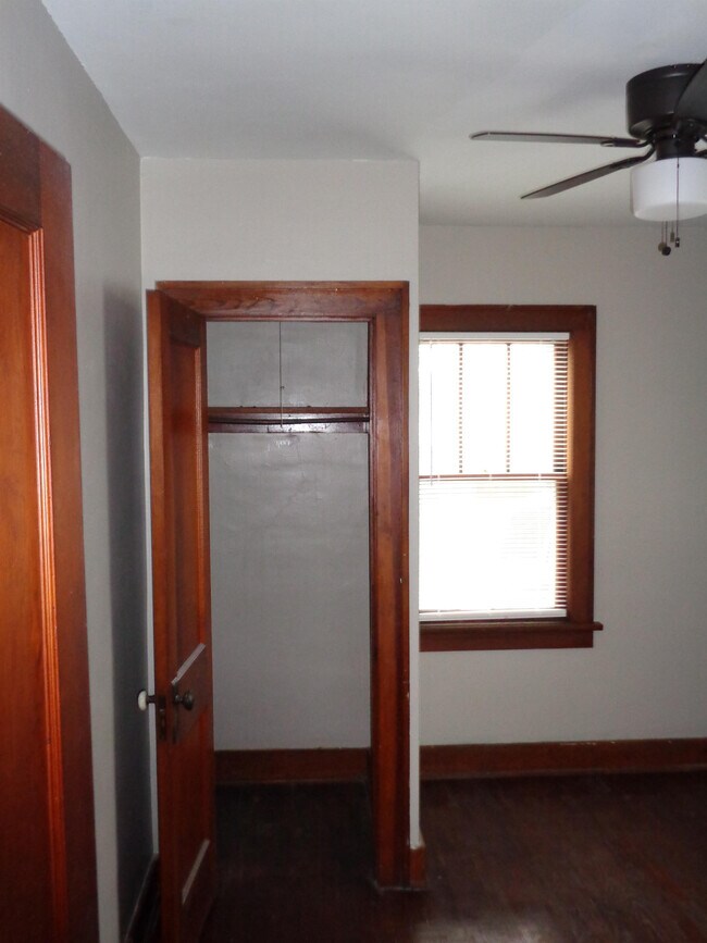 Foto del edificio - 325 E 19th St
