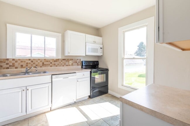 Building Photo - Cozy 3-Bedroom Home in the Heart of London, OH – Move-In Ready!