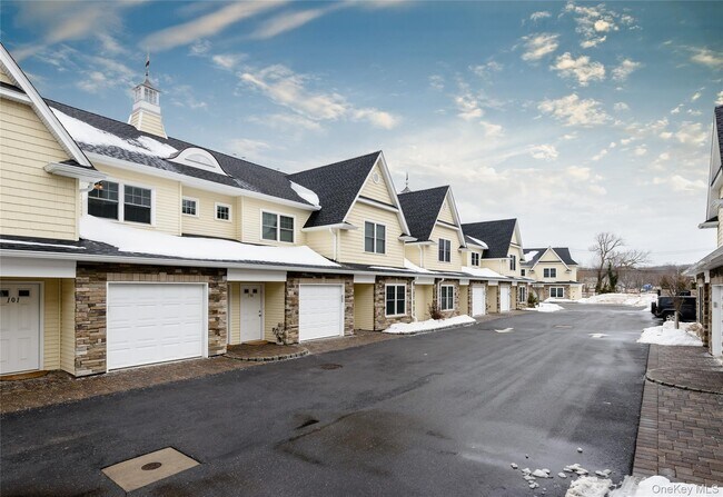 Foto del edificio - 24 Creek Rd